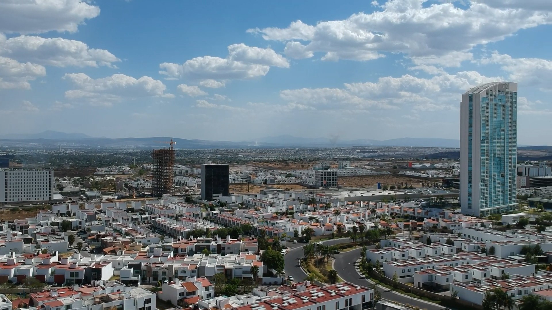 Skyline de torres residenciales en Juriquilla, Querétaro
