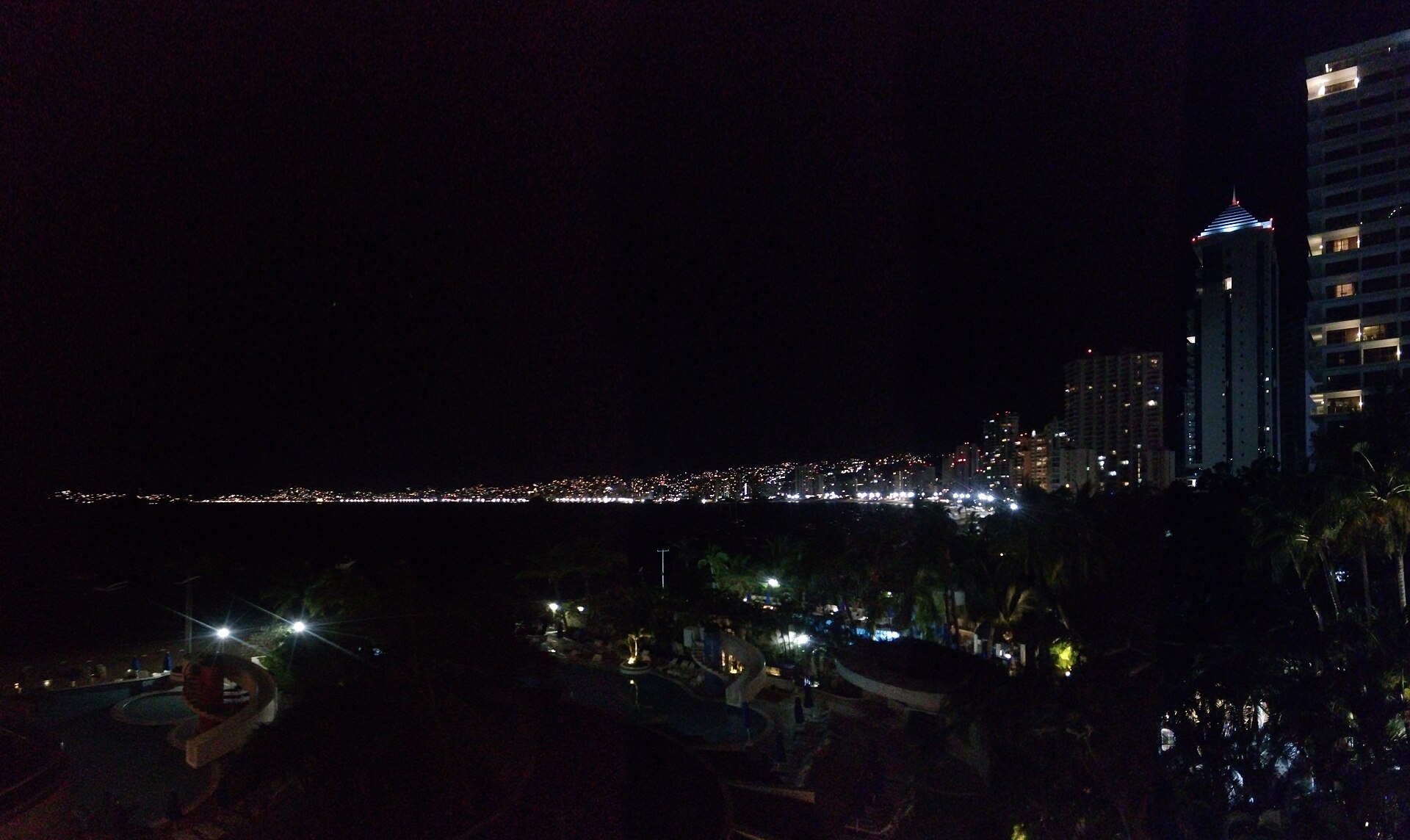 Panorámica nocturna de Acapulco